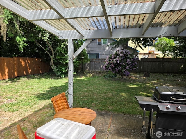 1208 NE 110th St, Seattle, WA 98125 - fenced backyard featuring a patio area