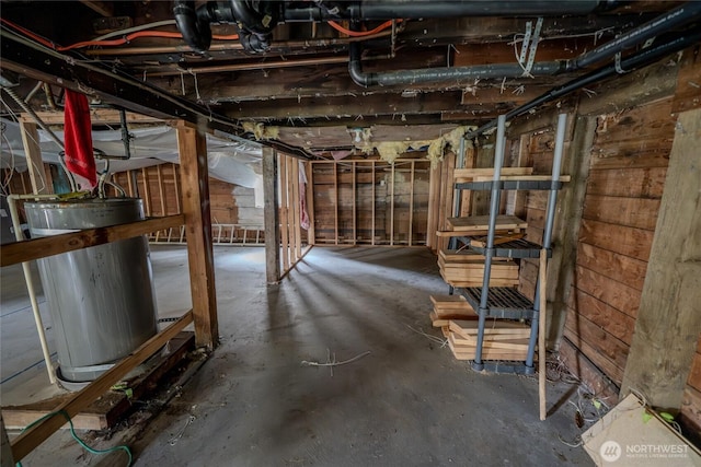 1117 W Stockwell St, Aberdeen, WA 98520 - unfinished basement with water heater