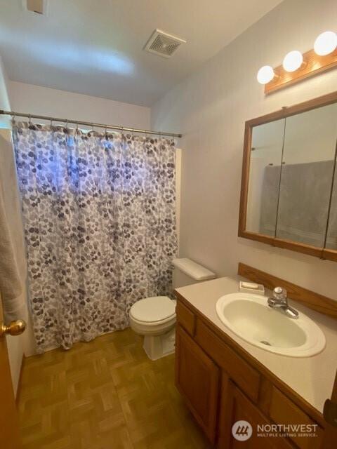 5846 SW 44th St, Port Orchard, WA 98367 - full bathroom featuring vanity and a shower with curtain