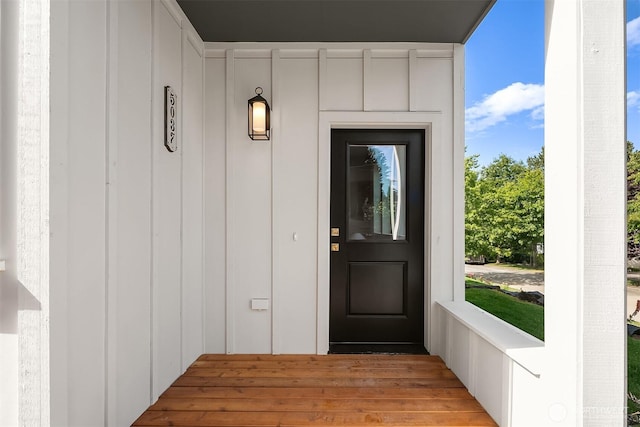 5037 25th Ave SW, Seattle, WA 98106 - entrance to property featuring board and batten siding