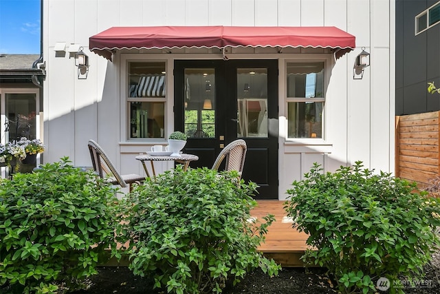 5037 25th Ave SW, Seattle, WA 98106 - property entrance with a deck