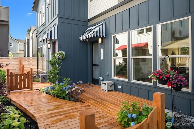 5037 25th Ave SW, Seattle, WA 98106 - view of deck