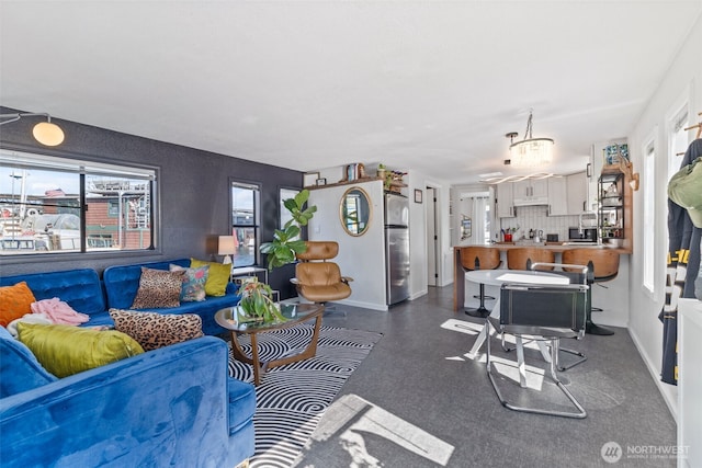 2401 N Northlake Way Unit F6, Seattle, WA 98103 - living room with baseboards