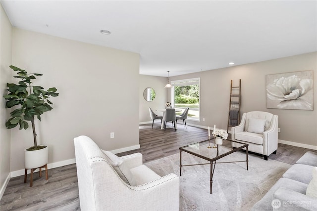 1535 Ten Mile Rd, Everson, WA 98247 - living area featuring light wood-style flooring and recessed lighting