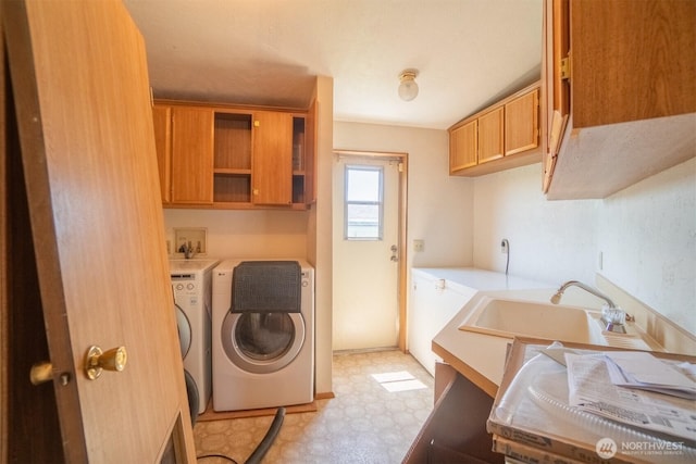 37301 28th Ave S Unit 4, Federal Way, WA 98003 - laundry room featuring washing machine and dryer, cabinet space, and light flooring