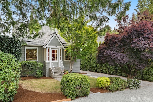 1230 NE 100th St, Seattle, WA 98125 - view of front facade featuring a shingled roof