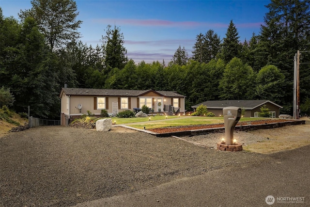 121 E Willapa Rd, Shelton, WA 98584 - view of front facade with driveway and a lawn