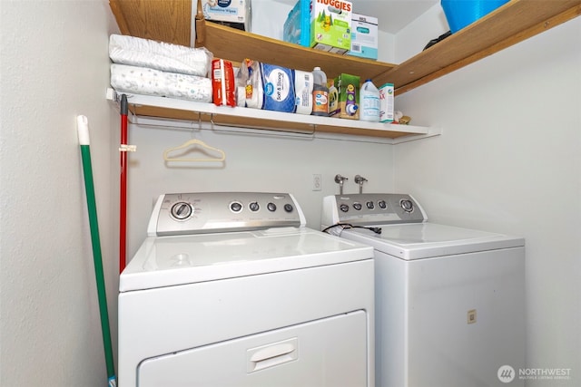 3400 Narrows View Ln NE Unit 204, Bremerton, WA 98310 - laundry room featuring washing machine and clothes dryer