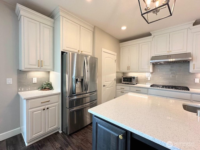 885 N Squire Dr, Ridgefield, WA 98642 - kitchen featuring stainless steel appliances, under cabinet range hood, white cabinetry, backsplash, and dark wood finished floors