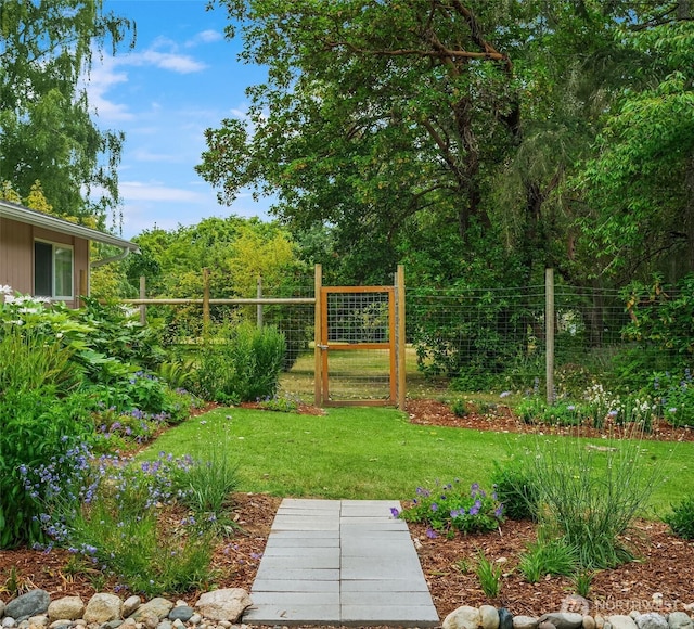 18304 Mclean Rd SW, Vashon, WA 98070 - view of yard