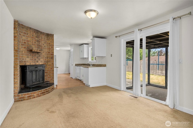 2530 SW 325th Pl, Federal Way, WA 98003 - unfurnished living room featuring light colored carpet and a sink