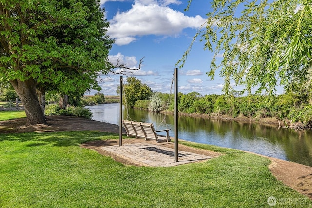 78718 Echols Rd, Hermiston, OR 97838 - view of home's community featuring a yard and a water view
