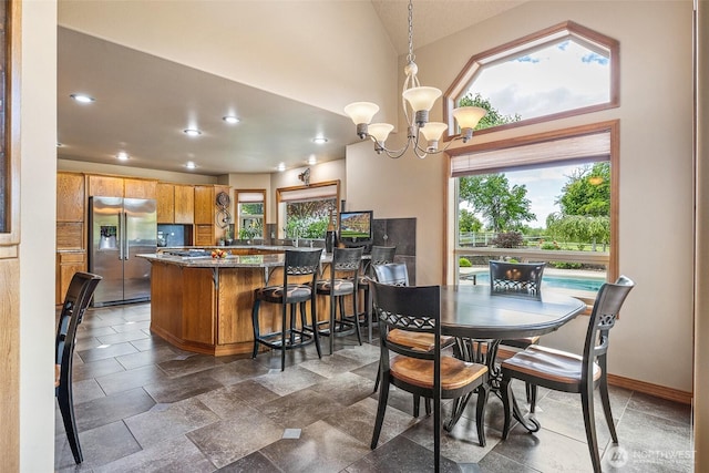 78718 Echols Rd, Hermiston, OR 97838 - dining room featuring plenty of natural light, a chandelier, recessed lighting, and vaulted ceiling