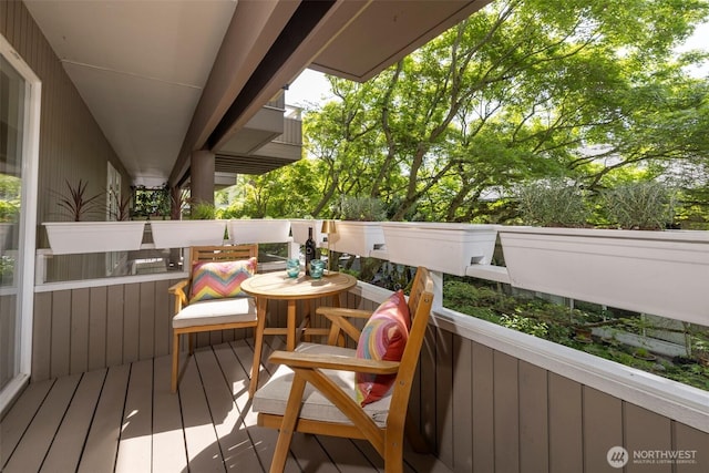 812 100th Ave NE Unit 102, Bellevue, WA 98004 - view of balcony