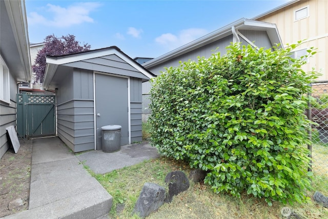 12023 35th Ave NE, Seattle, WA 98125 - view of yard with a shed and a gate