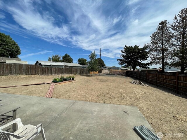 351N Grape, Moses Lake, WA 98837 - fenced backyard with a patio area
