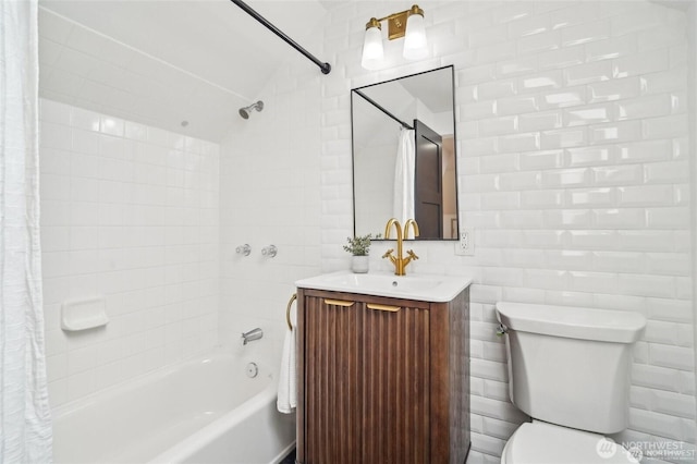 603 NW 52nd St, Seattle, WA 98107 - bathroom featuring shower / bathtub combination with curtain, vanity, and tile walls