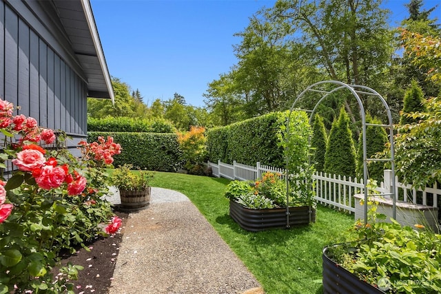 10430 NE Cascade St, Bainbridge Island, WA 98110 - view of yard