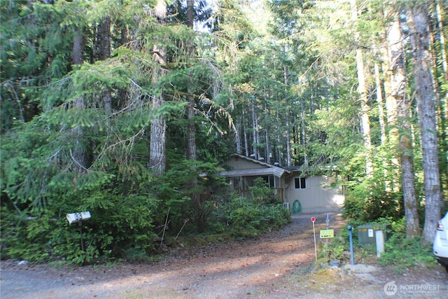 33 N Dow Mountain Pl, Hoodsport, WA 98548 - view of front facade with a wooded view