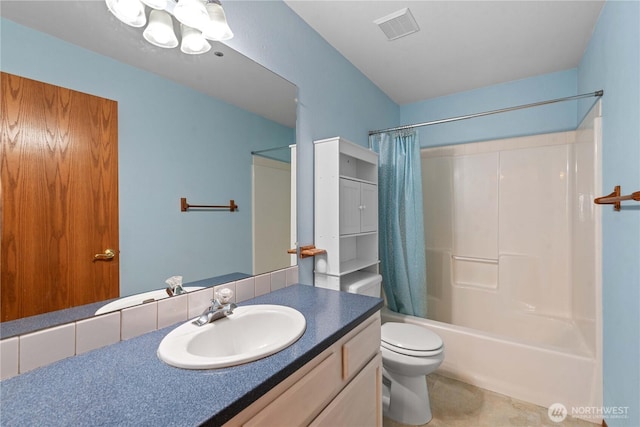 2338 Grand Ave, East Wenatchee, WA 98802 - full bathroom with vanity, shower / bath combo, and a chandelier