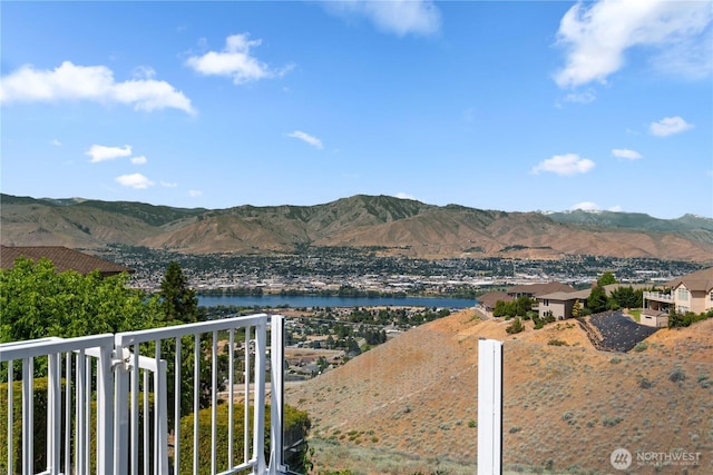 2338 Grand Ave, East Wenatchee, WA 98802 - mountain view featuring a nearby body of water