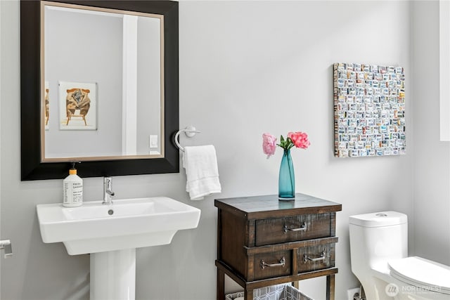 6686 NE Ralston Rd, Bainbridge Island, WA 98110 - half bath featuring toilet
