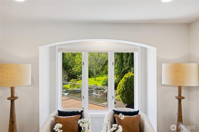 7001 Palm Ln, Anacortes, WA 98221 - entryway with arched walkways
