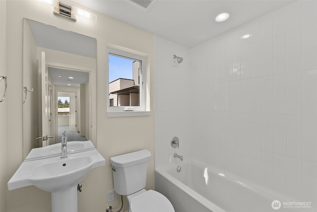 9217B 14th Ave NW, Seattle, WA 98117 - bathroom with tub / shower combination and recessed lighting