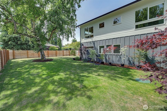 2904 W Bertona St, Seattle, WA 98199 - view of fenced backyard