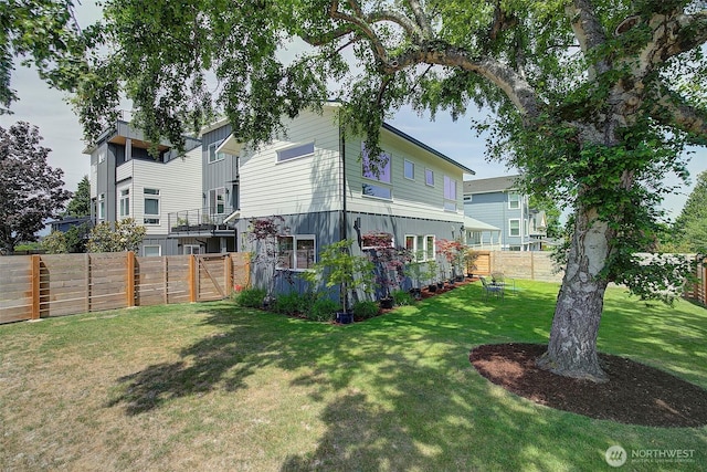 2904 W Bertona St, Seattle, WA 98199 - view of fenced backyard