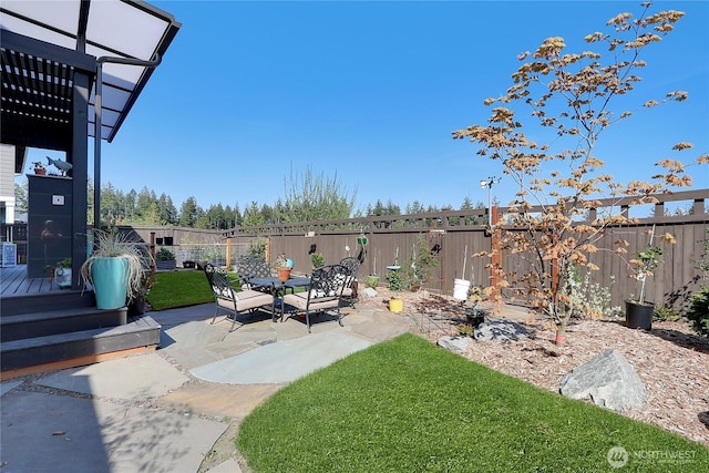 4615 SW Olivine Dr SW, Port Orchard, WA 98367 - fenced backyard featuring a deck and a patio area