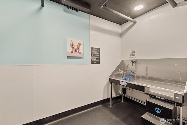 450 S Main St Unit 505, Seattle, WA 98101 - misc room with pet washing station