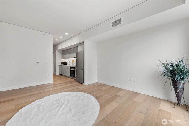 450 S Main St Unit 505, Seattle, WA 98101 - living room featuring light wood-style floors and recessed lighting