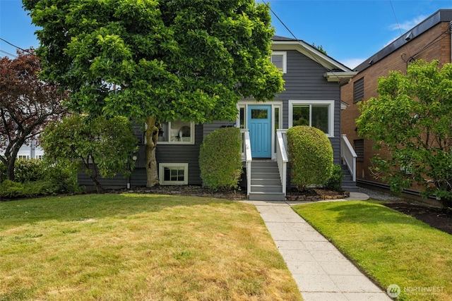 1222 6th Ave N, Seattle, WA 98109 - view of front facade with a front yard