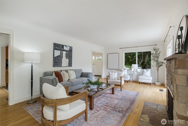 1222 6th Ave N, Seattle, WA 98109 - living area with light wood finished floors