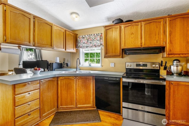 101 E 8th St, Lind, WA 99341 - kitchen featuring black dishwasher, electric range, under cabinet range hood, light wood-style floors, and a peninsula