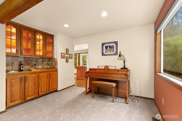 44520 SE 144th St, North Bend, WA 98045 - indoor wet bar with light carpet, recessed lighting, and tasteful backsplash
