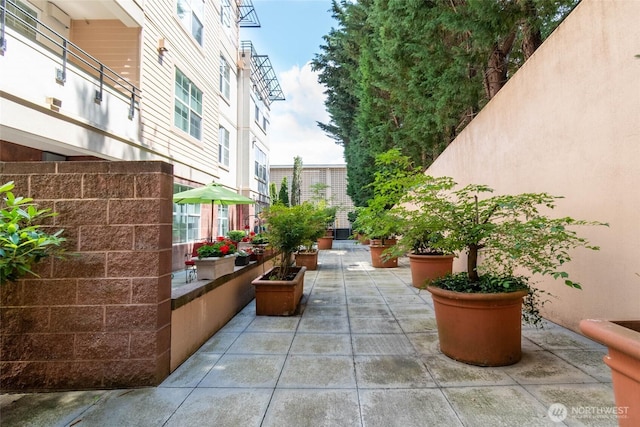 7549 SE 29th St Unit 301, Mercer Island, WA 98040 - view of patio / terrace
