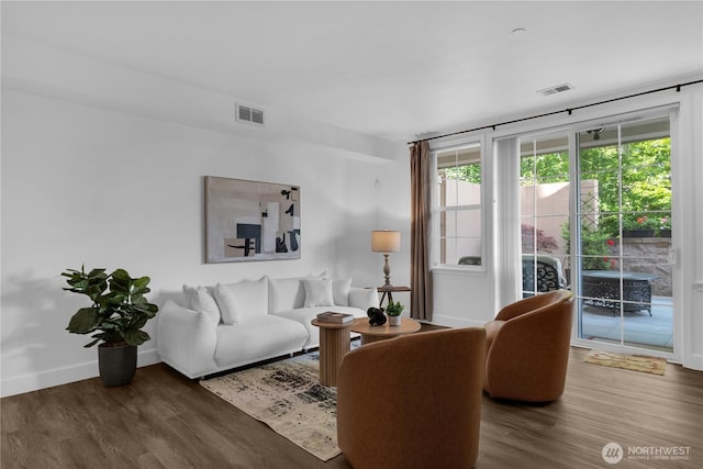 7549 SE 29th St Unit 301, Mercer Island, WA 98040 - living room with wood finished floors