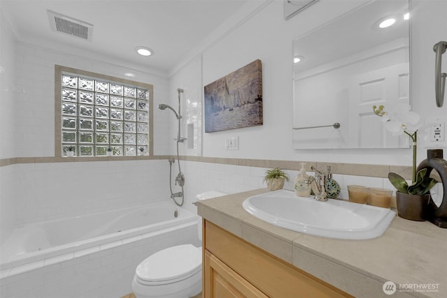 8410 9th Ave SW, Seattle, WA 98106 - full bath with vanity, tiled shower / bath combo, tile walls, and recessed lighting