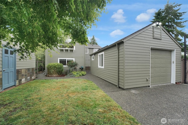 8410 9th Ave SW, Seattle, WA 98106 - detached garage with driveway