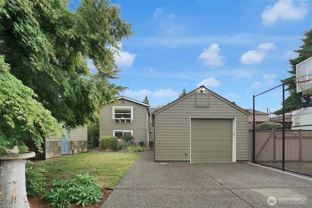 8410 9th Ave SW, Seattle, WA 98106 - detached garage featuring driveway