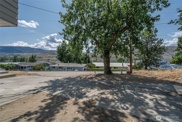 2117 S Majestic Dr, East Wenatchee, WA 98802 - view of yard with a mountain view
