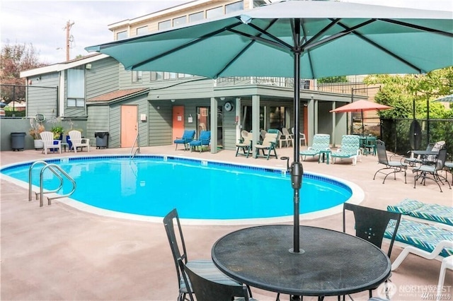 4800 200th St SW Unit E205, Lynnwood, WA 98036 - community pool with a patio area