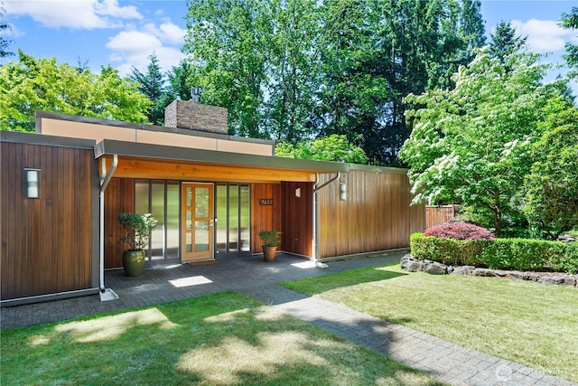 7623 NE 123rd St, Kirkland, WA 98034 - back of property featuring a chimney and a lawn