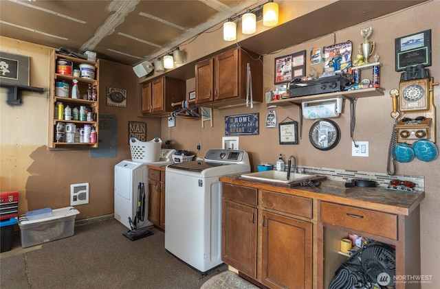 327 N Grape Dr, Moses Lake, WA 98837 - laundry room with separate washer and dryer and carpet floors