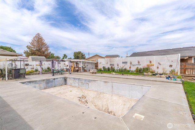 327 N Grape Dr, Moses Lake, WA 98837 - view of pool featuring a residential view and a patio area