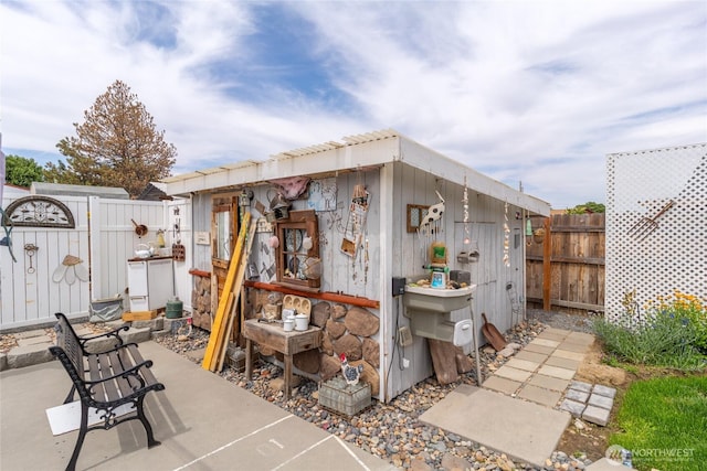 327 N Grape Dr, Moses Lake, WA 98837 - view of patio / terrace featuring an outbuilding