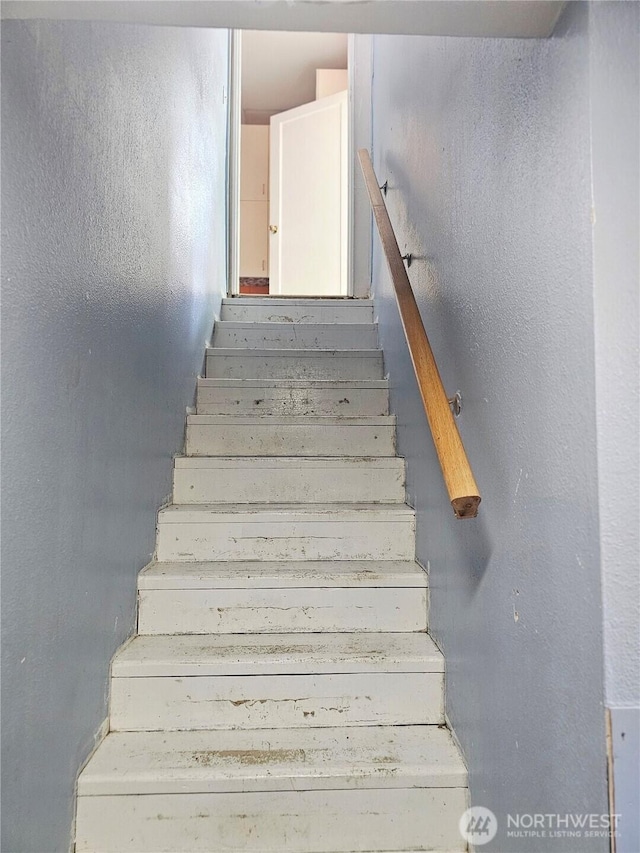 591 Division Ave, Morton, WA 98356 - staircase featuring a textured wall