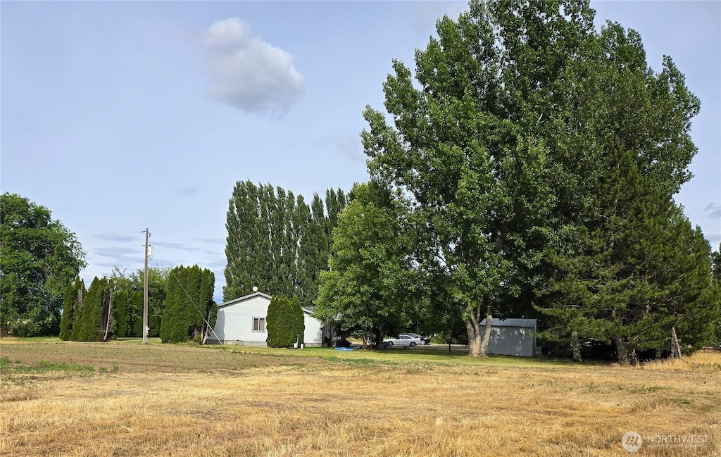 1830 W Black Arrow Ln, Othello, WA 99344 - view of yard featuring an outbuilding
